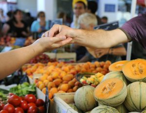 Le marché à 5 min à pieds de votre location mobil-home week-end à Brétignolles sur Mer