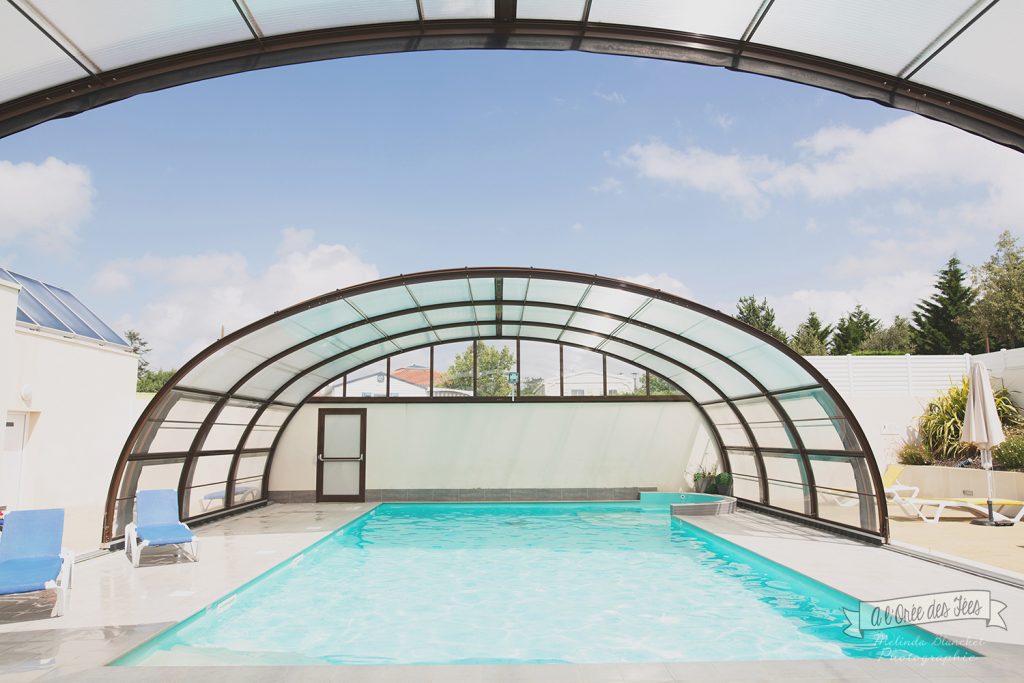 La location mobil-home PMR est à proximité immédiate de la piscine couverte  au Camping L'EDEN à BRÉTIGNOLLES SUR MER